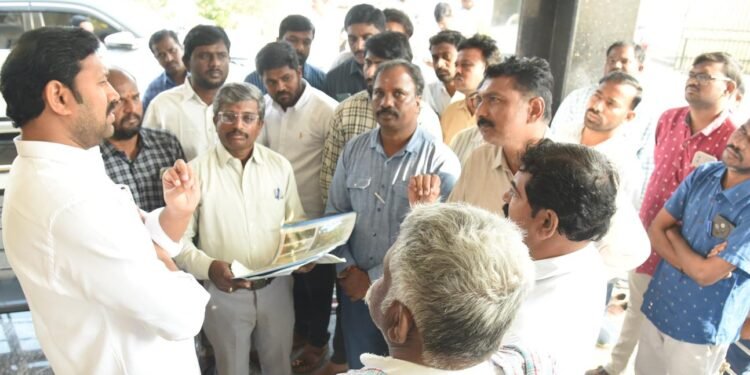 YS Avinash Reddy Meets Activists and Local Residents at His Residence: A Strong Message of Accessible Governance