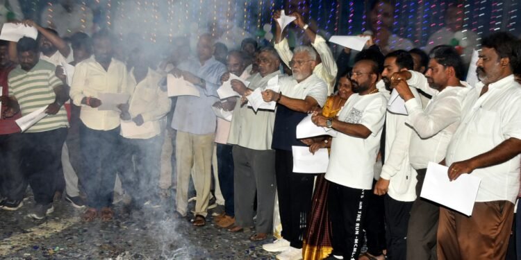 Bhogi Bonfires in Guntur: YSRCP’s Symbolic Protest Against PPP in Medical Education